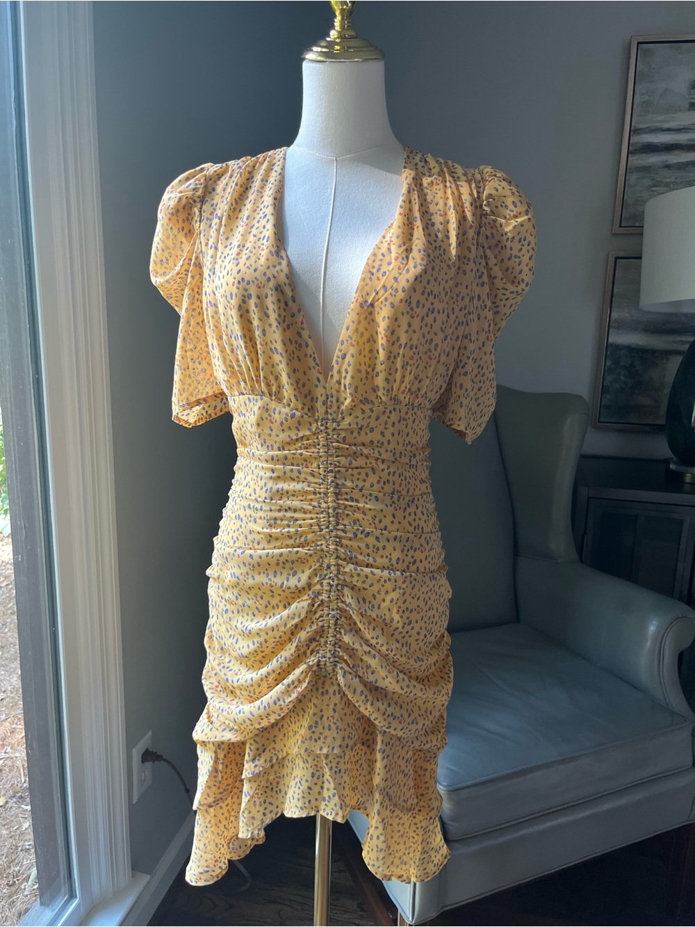 Women’s Yellow Floral Ruched deep V-Neck Dress - small- stunning - zip side